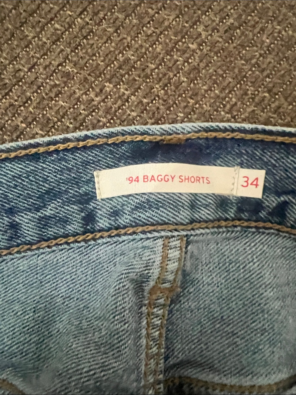 Levi's Light Blue mid rise loose thru hip and thigh  Baggy Jean Shorts size 34 - Picture 5 of 7